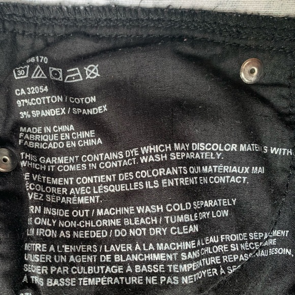 UO BDG : blacked out floral print jeans - Picture 10 of 11